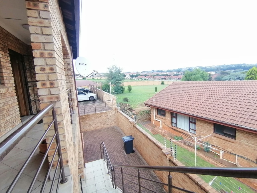 To Let 2 Bedroom Property for Rent in Mondeor Gauteng