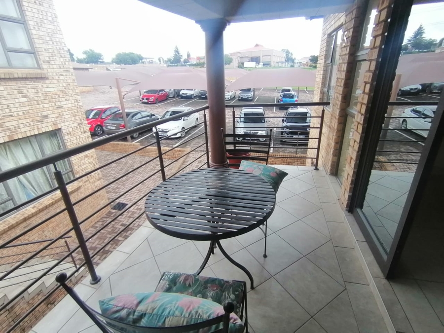 To Let 2 Bedroom Property for Rent in Mondeor Gauteng