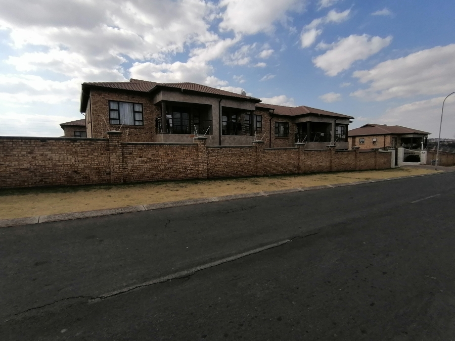 To Let 2 Bedroom Property for Rent in Mondeor Gauteng