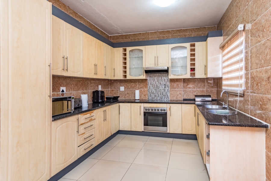 4 Bedroom Property for Sale in Protea North Gauteng