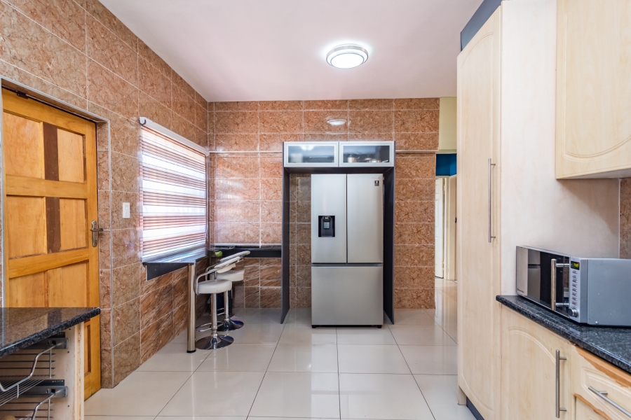 4 Bedroom Property for Sale in Protea North Gauteng