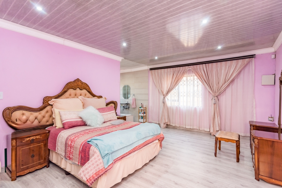 4 Bedroom Property for Sale in Protea North Gauteng