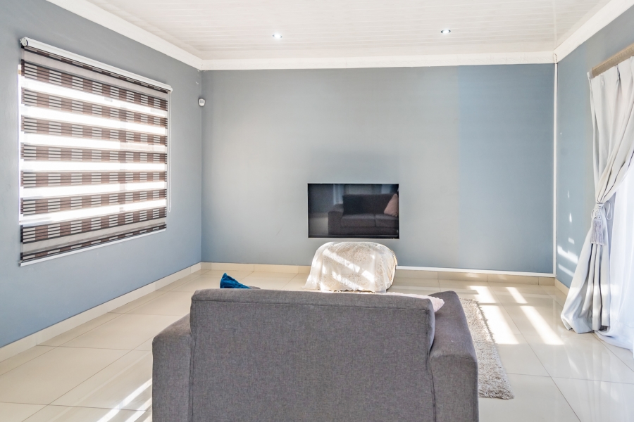 4 Bedroom Property for Sale in Protea North Gauteng