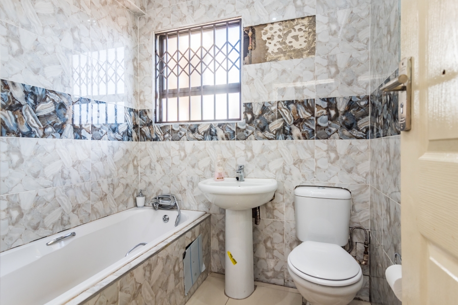 4 Bedroom Property for Sale in Protea North Gauteng