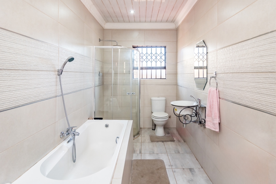 4 Bedroom Property for Sale in Protea North Gauteng
