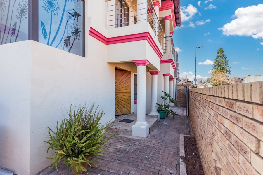 4 Bedroom Property for Sale in Protea North Gauteng