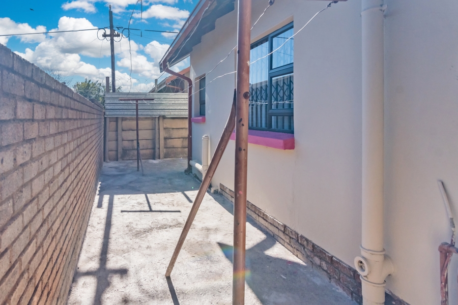 4 Bedroom Property for Sale in Protea North Gauteng