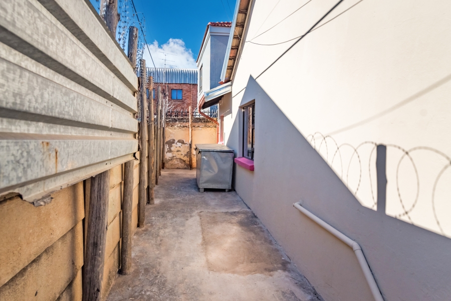 4 Bedroom Property for Sale in Protea North Gauteng