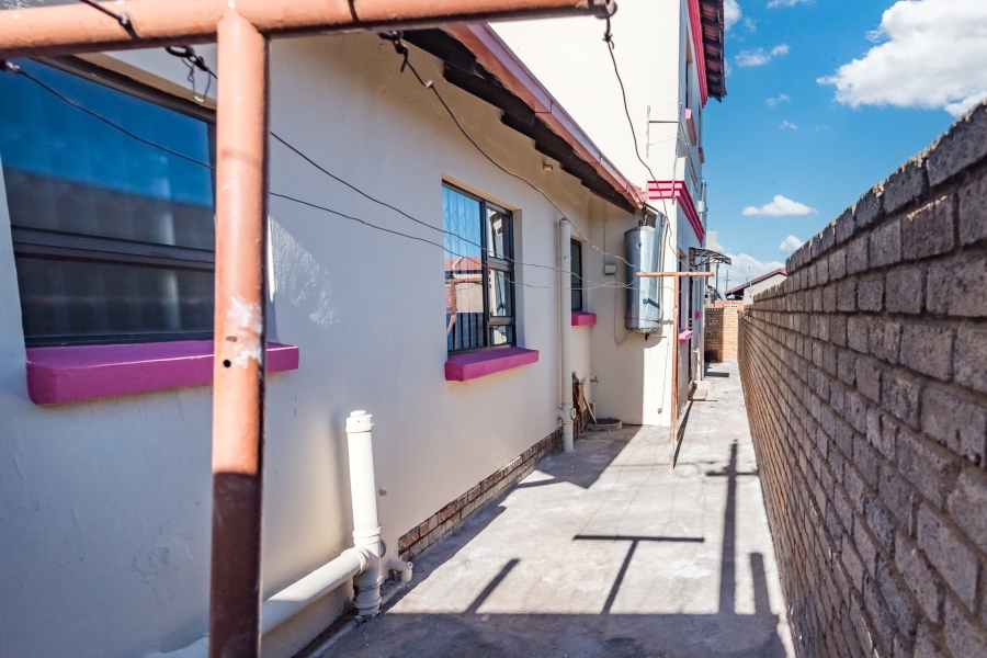 4 Bedroom Property for Sale in Protea North Gauteng