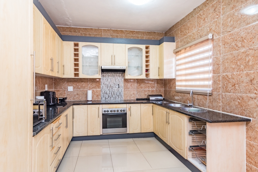 4 Bedroom Property for Sale in Protea North Gauteng