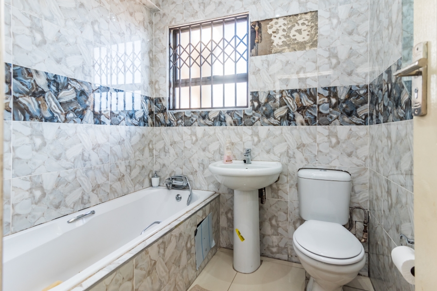 4 Bedroom Property for Sale in Protea North Gauteng