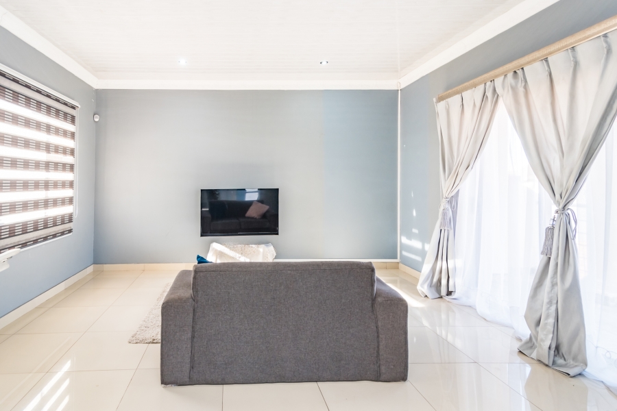 4 Bedroom Property for Sale in Protea North Gauteng
