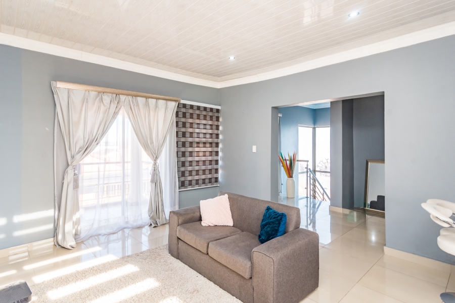 4 Bedroom Property for Sale in Protea North Gauteng