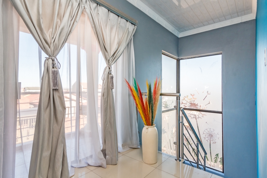 4 Bedroom Property for Sale in Protea North Gauteng
