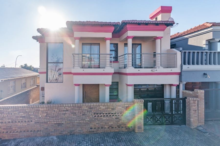 4 Bedroom Property for Sale in Protea North Gauteng