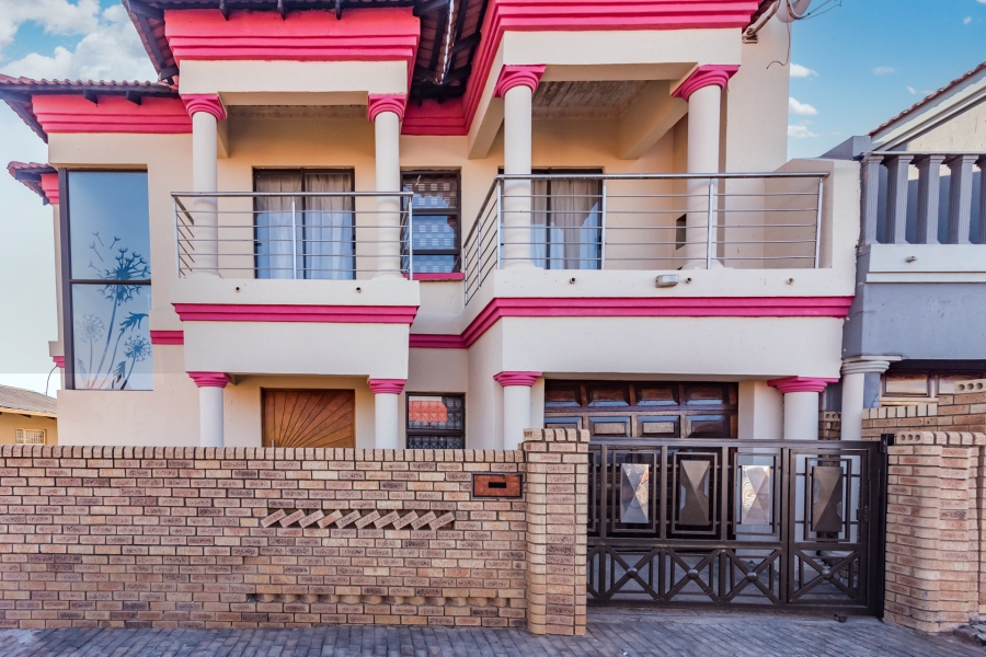 4 Bedroom Property for Sale in Protea North Gauteng