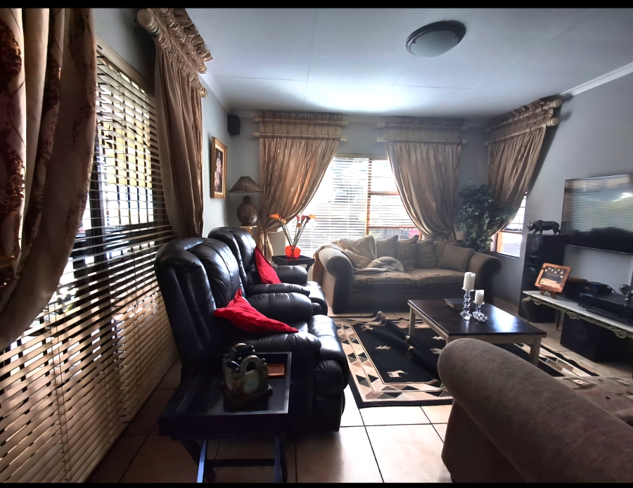 3 Bedroom Property for Sale in Sonneveld Gauteng