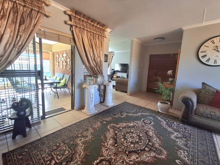 3 Bedroom Property for Sale in Sonneveld Gauteng