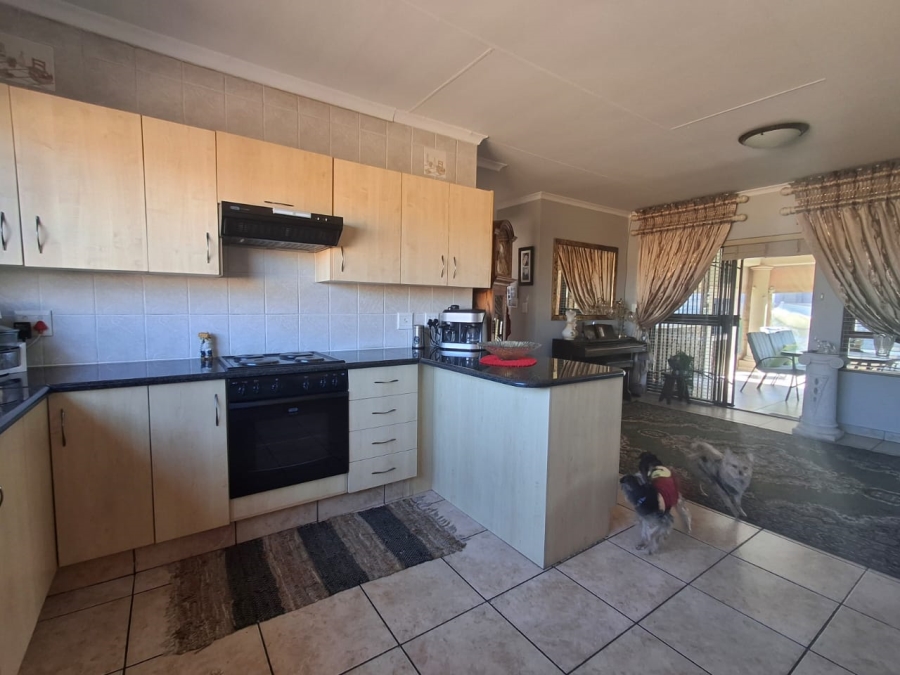 3 Bedroom Property for Sale in Sonneveld Gauteng