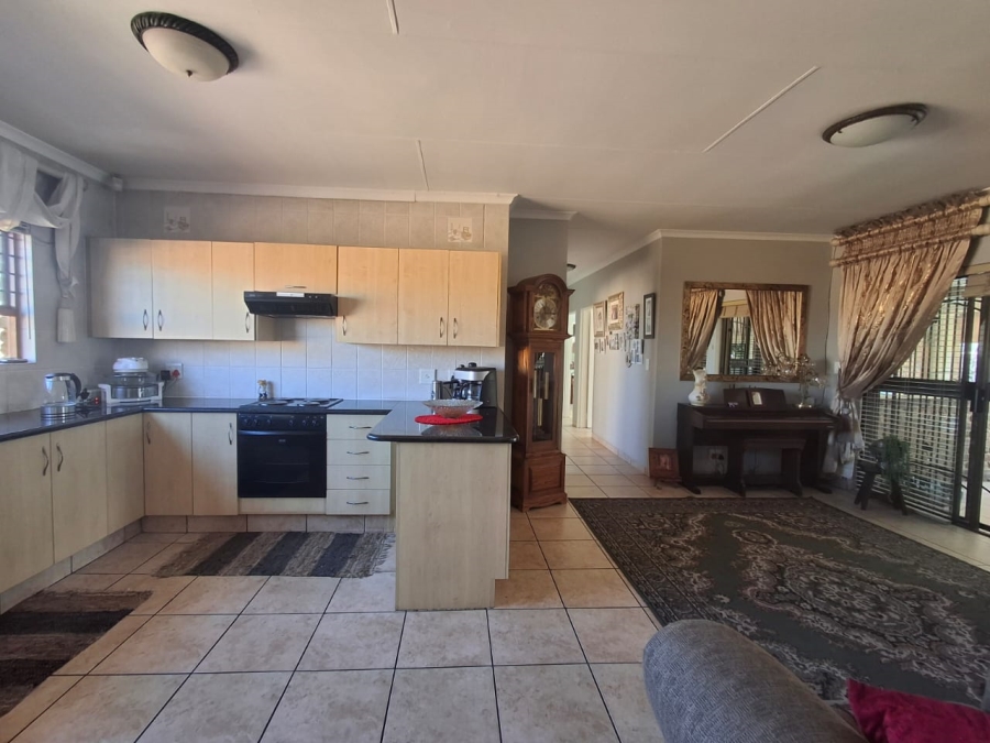 3 Bedroom Property for Sale in Sonneveld Gauteng