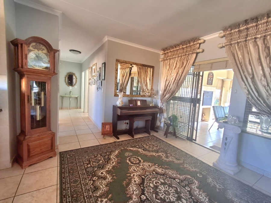 3 Bedroom Property for Sale in Sonneveld Gauteng