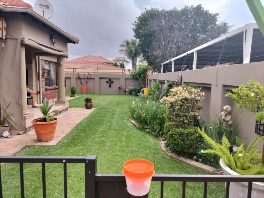 3 Bedroom Property for Sale in Sonneveld Gauteng