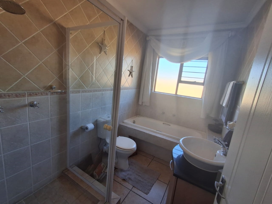 3 Bedroom Property for Sale in Sonneveld Gauteng