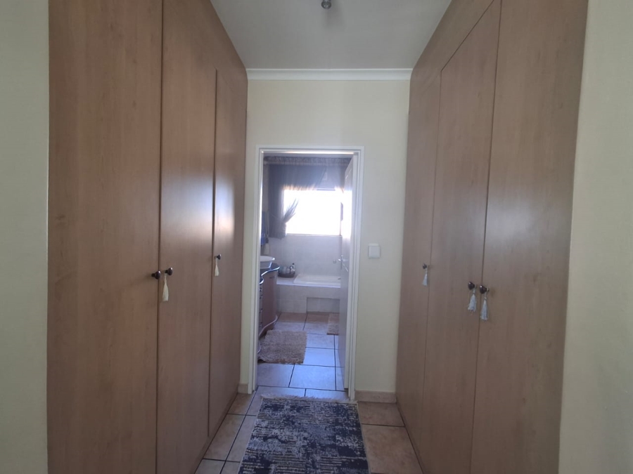 3 Bedroom Property for Sale in Sonneveld Gauteng