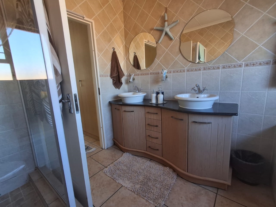 3 Bedroom Property for Sale in Sonneveld Gauteng