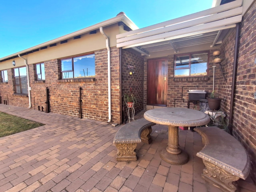 3 Bedroom Property for Sale in Sonneveld Gauteng
