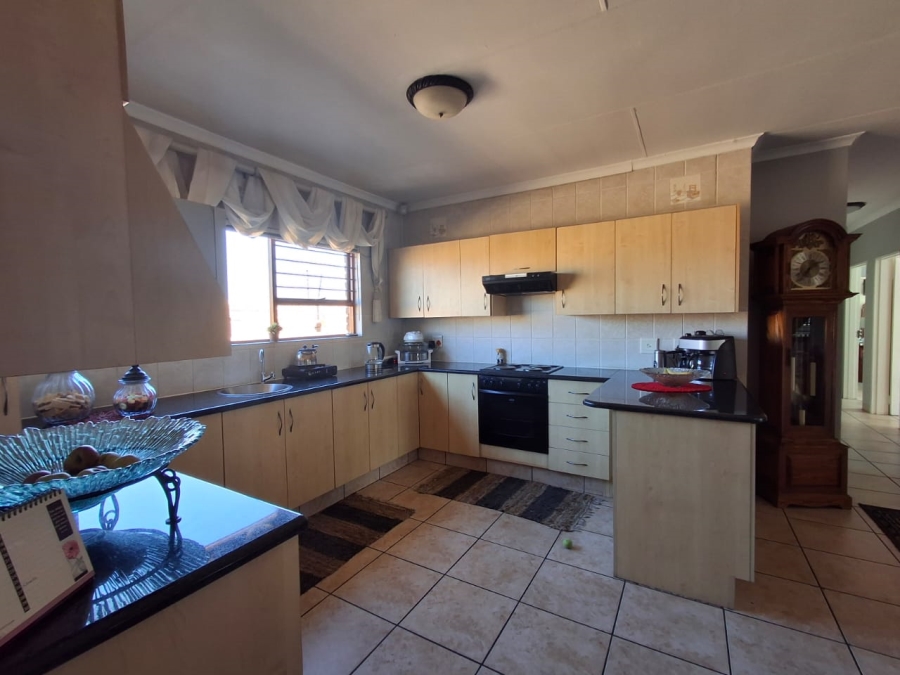 3 Bedroom Property for Sale in Sonneveld Gauteng