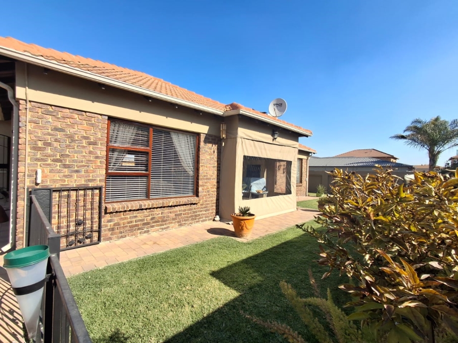 3 Bedroom Property for Sale in Sonneveld Gauteng