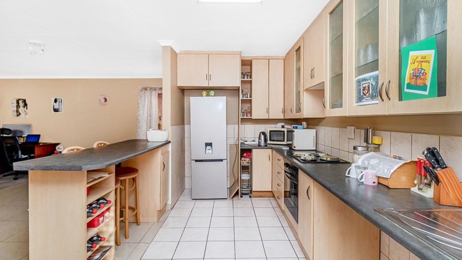 2 Bedroom Property for Sale in Florida Lake Gauteng