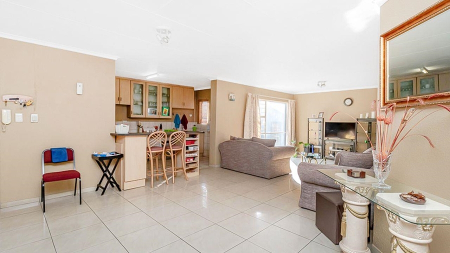 2 Bedroom Property for Sale in Florida Lake Gauteng