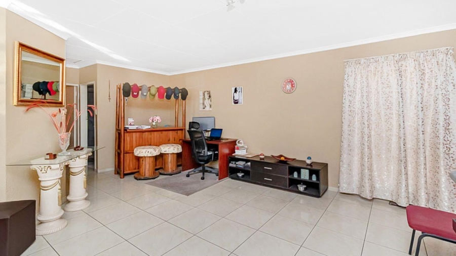 2 Bedroom Property for Sale in Florida Lake Gauteng
