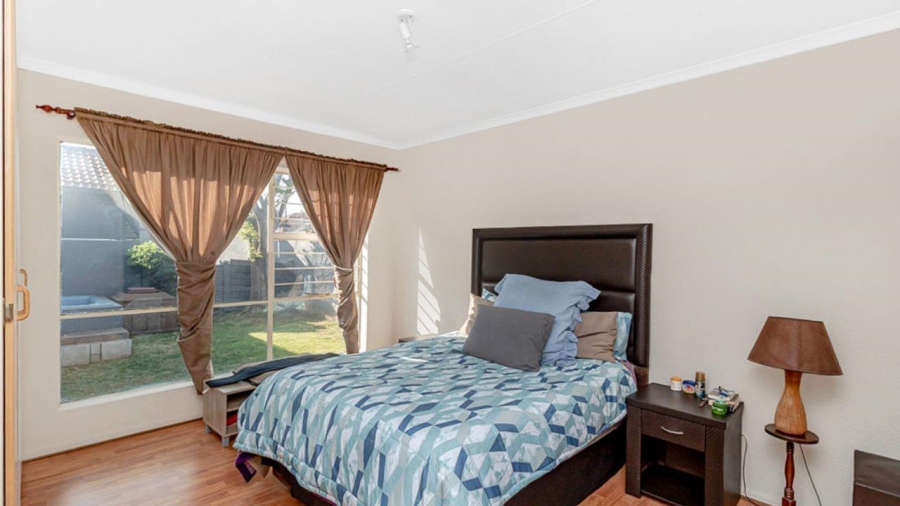 2 Bedroom Property for Sale in Florida Lake Gauteng