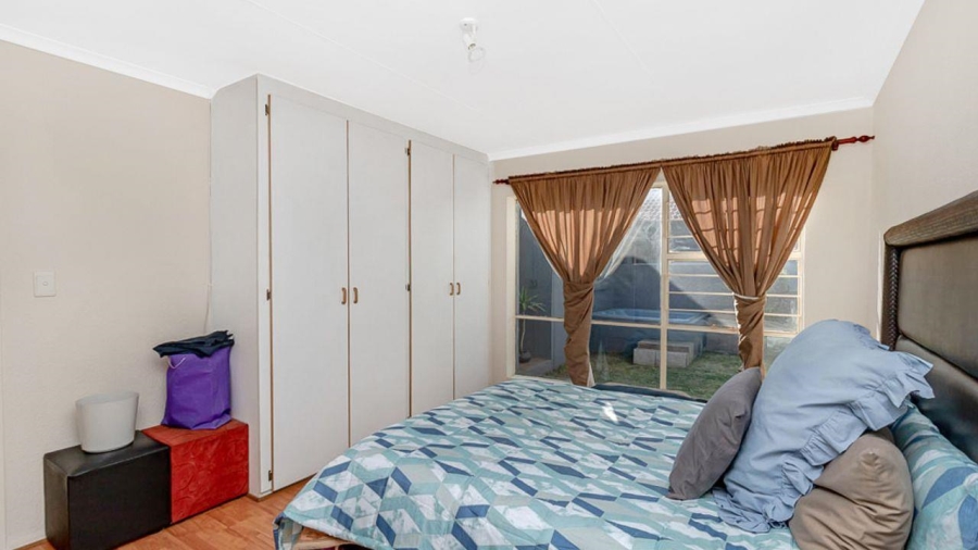 2 Bedroom Property for Sale in Florida Lake Gauteng