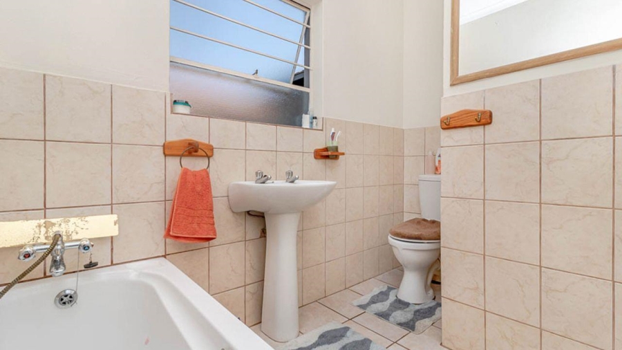 2 Bedroom Property for Sale in Florida Lake Gauteng