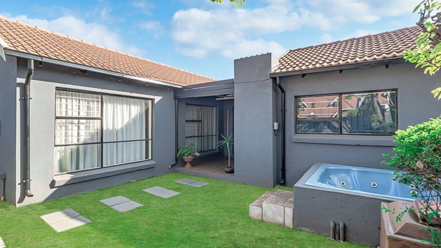 2 Bedroom Property for Sale in Florida Lake Gauteng