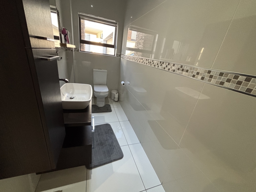 4 Bedroom Property for Sale in Carlswald North Estate Gauteng