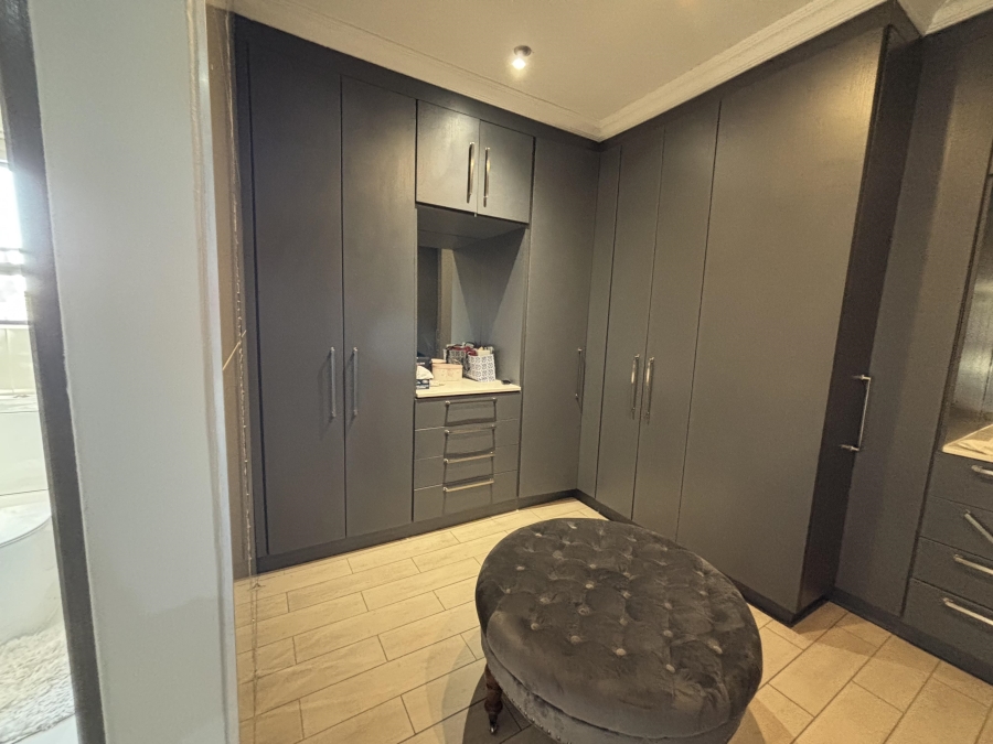 4 Bedroom Property for Sale in Carlswald North Estate Gauteng