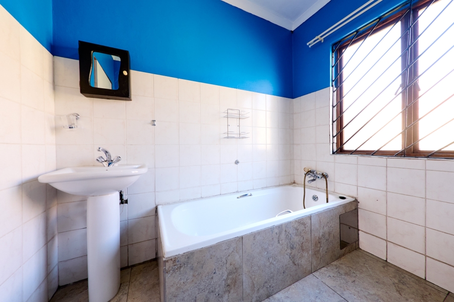 3 Bedroom Property for Sale in Noordwyk Gauteng