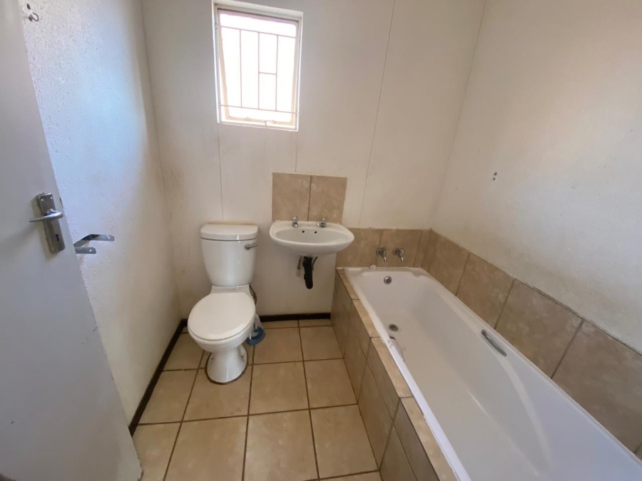 2 Bedroom Property for Sale in Savanna City Gauteng