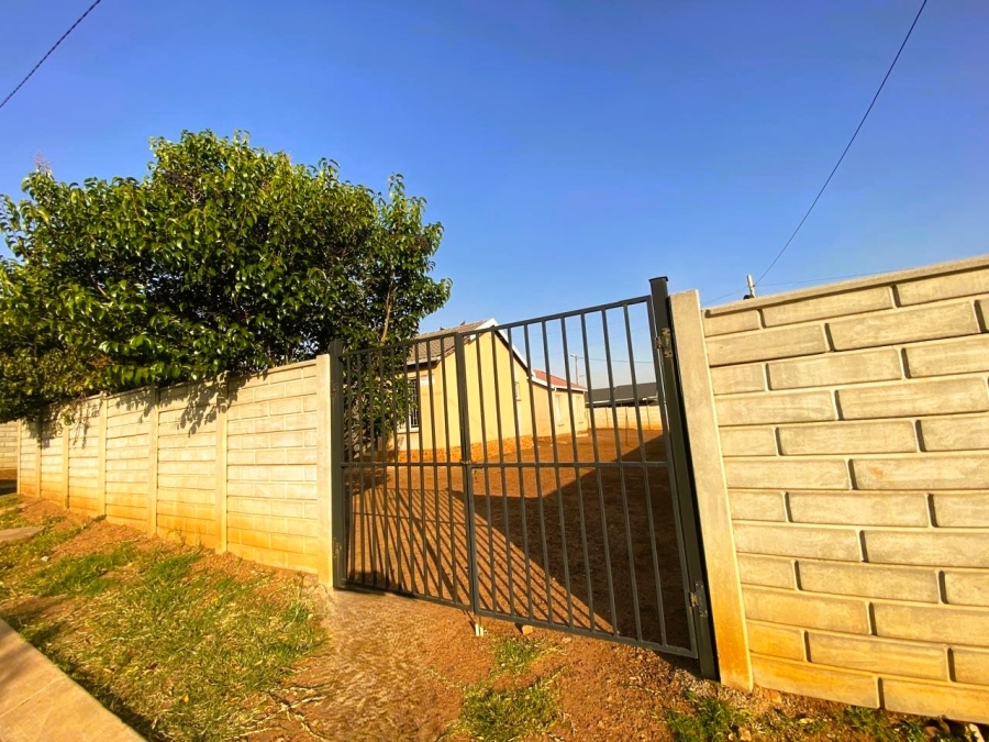 2 Bedroom Property for Sale in Savanna City Gauteng