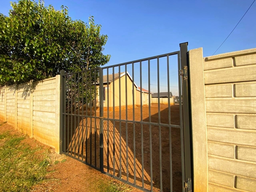 2 Bedroom Property for Sale in Savanna City Gauteng