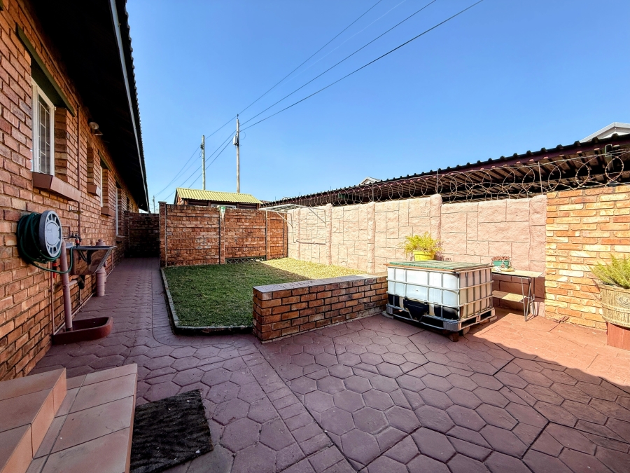 3 Bedroom Property for Sale in Ekklesia Gauteng