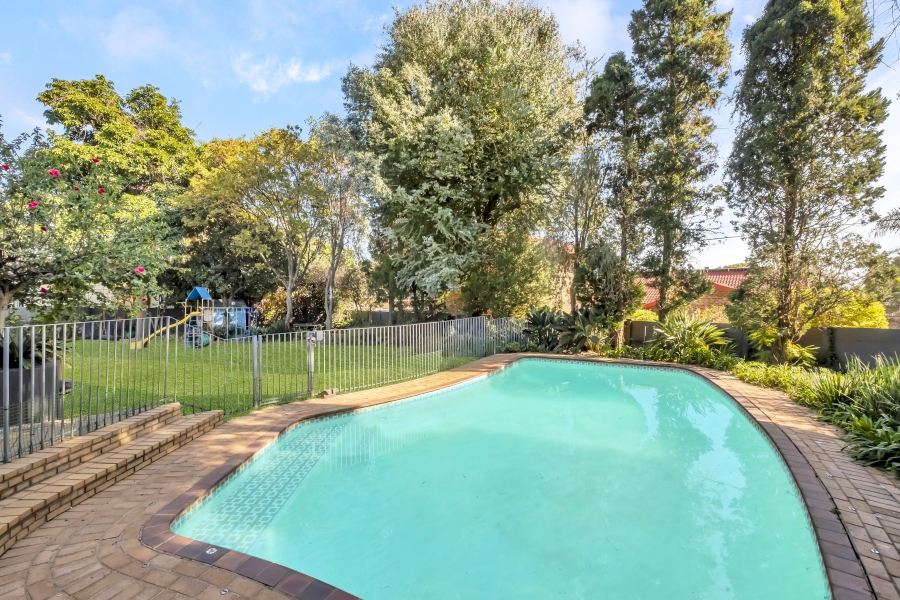 4 Bedroom Property for Sale in Gallo Manor Gauteng