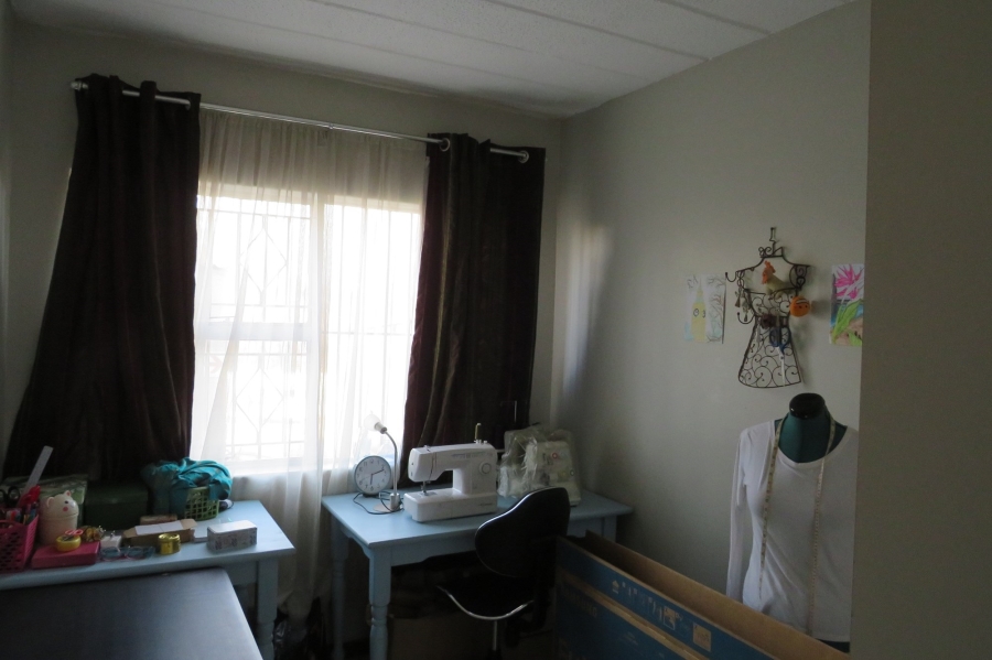 To Let 2 Bedroom Property for Rent in Buccleuch Gauteng