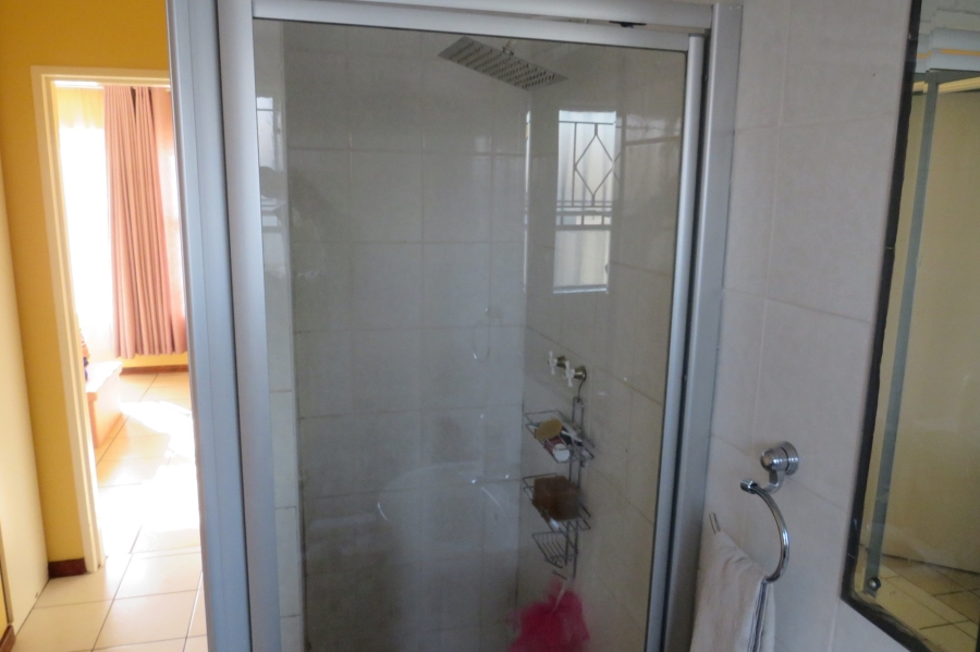 To Let 2 Bedroom Property for Rent in Buccleuch Gauteng