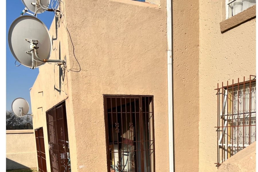To Let 2 Bedroom Property for Rent in Buccleuch Gauteng